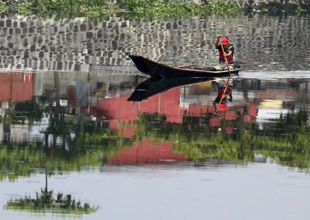 A Filipino boatman paddles along a river in Taguig city, south of Manila, Philippines, 09 September 2016. According to the latest data from National Economic and Development Authority (NEDA), the Philippine labor market continues to show vibrancy as unemployment and underemployment rates fell in July 2016 as the quality of economic growth improved. The Philippine Statistics Authority's Labor Force Survey (LFS) for July 2016, the employment rate rose to 94.6 percent to reach 41.0 million employed. This rate is higher than the results in all of the previous July rounds of the LFS since 2011. (Photo by Francis R. Malasig/EPA)