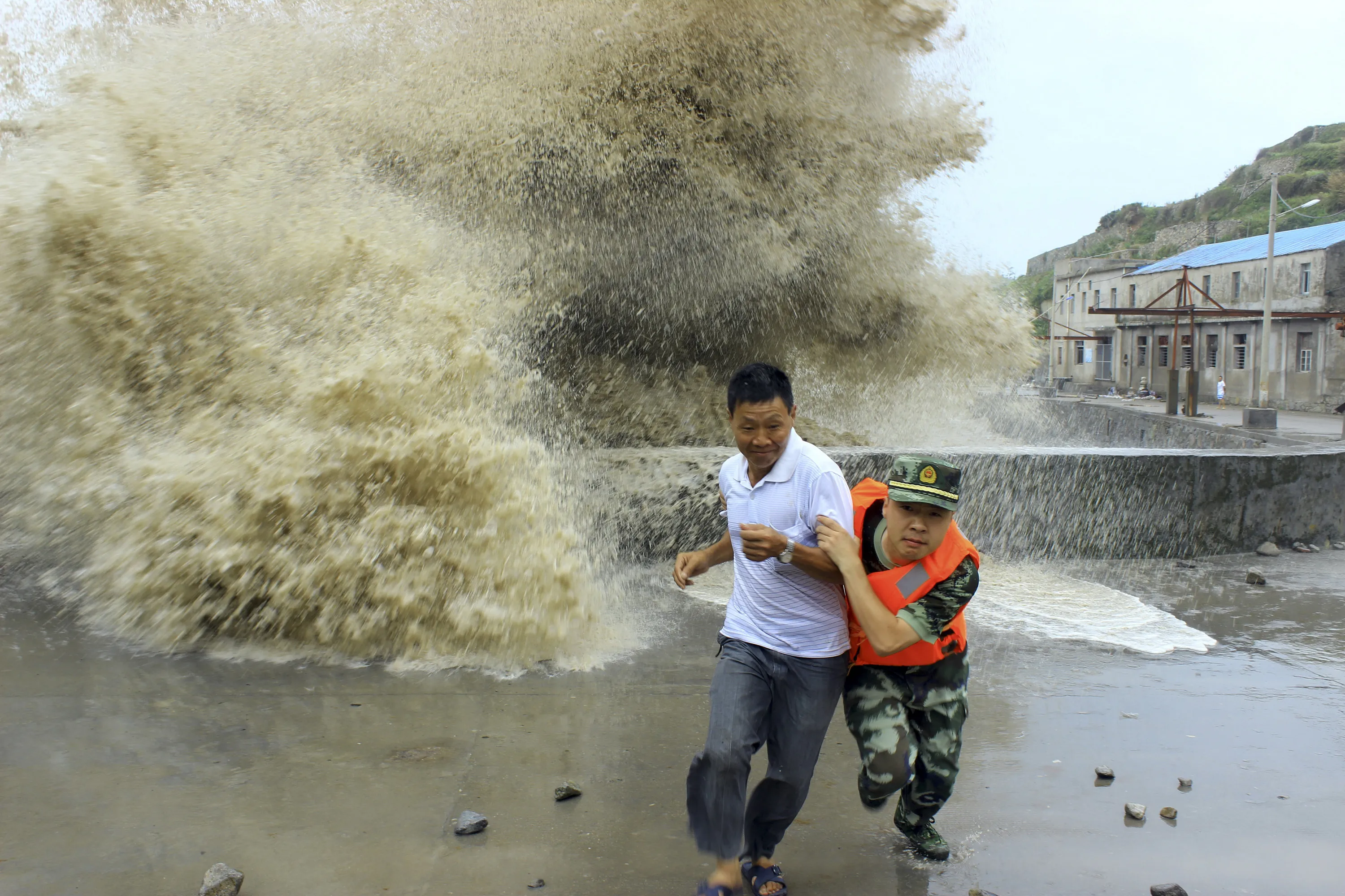 Тайфун сила. ЦУНАМИ В Китае. ЦУНАМИ на Филиппинах 2013. Тайфун Венчжоу. Ветер Китай.