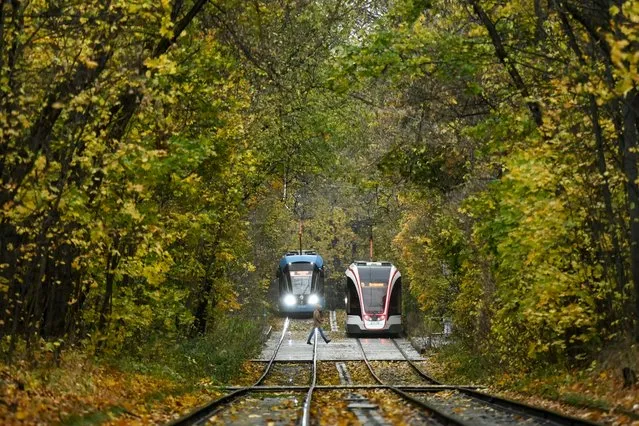 Trams go through a park on a cold autumn day in Moscow on October 20, 2020. (Photo by Kirill Kudryavtsev/AFP Photo)