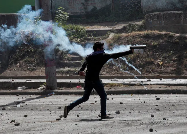 A demonstrator fires a homemade mortar towards riot police during a protest over a controversial reform to the pension plans of the Nicaraguan Social Security Institute (INSS) in Managua, Nicaragua April 21, 2018. (Photo by Oswaldo Rivas/Reuters)