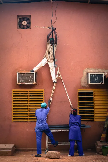 “Equilibrium”. Surgeon and nurses working together to fix an antenna at Ouagadougou University Hospital, 2012. Location: Ouagadougou University Hospital, Ouagadougou, Burkina Faso. (Photo and caption by Yann Verbeke/National Geographic Traveler Photo Contest)