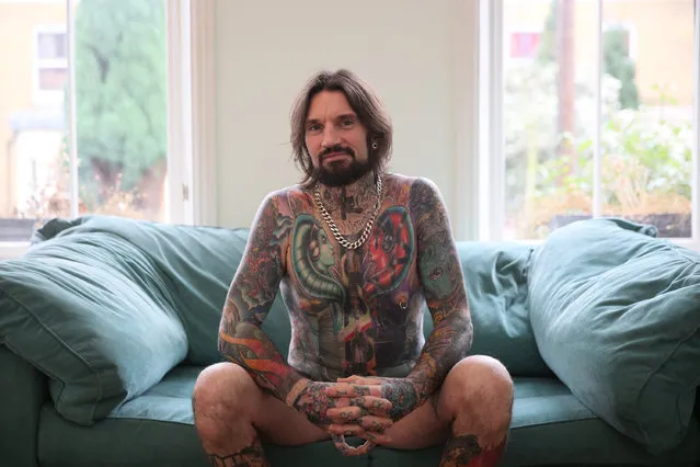 Carpenter and builder Matt Warner, 42, poses for a photograph displaying his Star Wars tattoos in London November 29, 2015. “Star Wars is like my favourite band, my favourite car, my favourite bit of life”. Warner said, “when I need it to be there it's there ... it's a way of life I suppose”. Star Wars characters account for 90 percent of the tattoos he has. (Photo by Paul Hackett/Reuters)