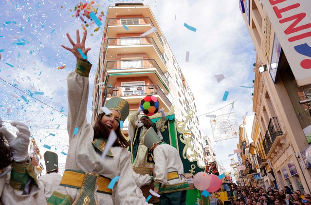 Diego Sanchez, 37, local real estate agent, dressed up as Gaspar, one of the Three Wise Men, and his entourage of pages, throw sweets and toys from a float during the traditional Epiphany parade, which was brought forward exceptionally to midday, instead of at traditional night as in other Spanish cities, due to the threat of rain, in Ronda, Spain on January 5, 2025. (Photo by Jon Nazca/Reuters)