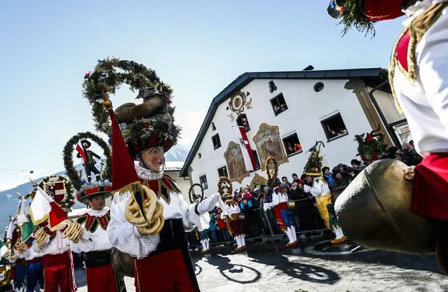 Men wearing traditional masks and costumes take part in the Schleicherlaufen festival in the western Austrian town of Telfs February 1, 2015. (Photo by Dominic Ebenbichler/Reuters)