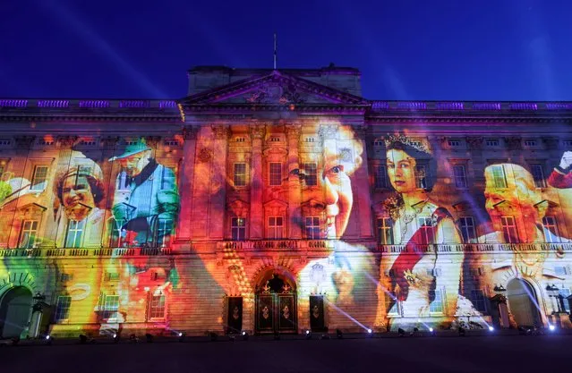 Projections are seen displayed on the front of the Buckingham Palace during the lighting of the principal jubilee beacon, as part of Britain's Queen Elizabeth's Platinum Jubilee celebrations, in London, Britain on June 2, 2022. (Photo by Chris Jackson/Pool via Reuters)