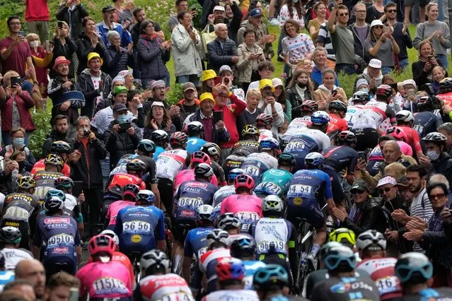 Spectators cheer the pack during the second stage of the Tour de France cycling race over 219.9 kilometers (136.6 miles) with start in Perros-Guirec and finish in Mur-de-Bretagne Guerledan, western France, Sunday, June 27, 2021. (Photo by Christophe Ena/AP Photo)