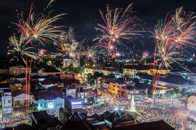 Fireworks illuminate the city's skyline during New Year's Eve celebrations of 2018 on January 1, 2019 in Yogyakarta, Indonesia. (Photo by Ulet Ifansasti/Getty Images)