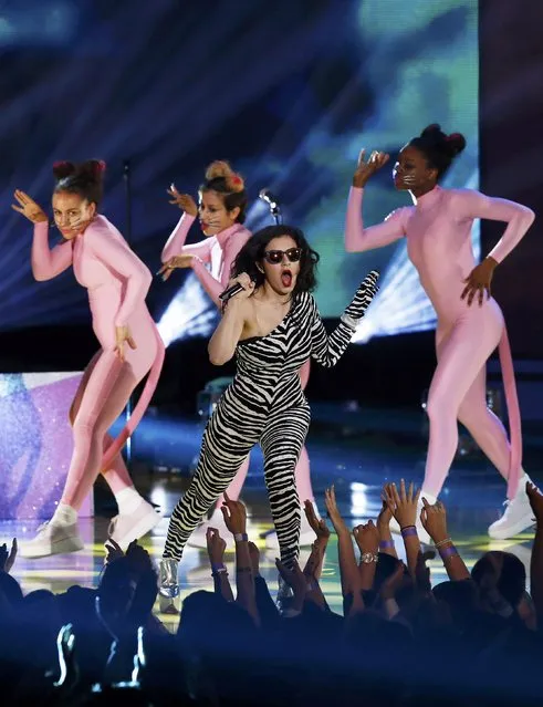 Rapper Charli XCX performs “Drop That Kitty” during the 2015 MTV Movie Awards in Los Angeles, California April 12, 2015. (Photo by Mario Anzuoni/Reuters)
