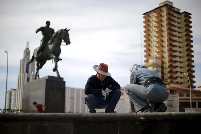 Labourers work at a public square in Havana, Cuba, March 17, 2016. (Photo by Ivan Alvarado/Reuters)