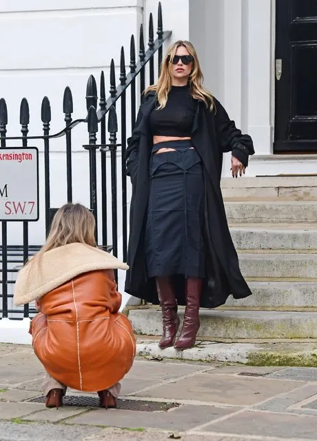 English lingerie and catwalk model Abbey Clancy, the mum-of-four showed off her incredible toned tum on a modelling shoot in London, United Kingdom on November 8, 2021. (Photo by Backgrid USA)
