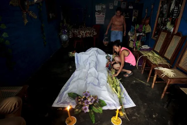A member of Los Inocentes prepares a statue of Jesus Christ before the Los Cristos Procession, as part of Holy Week celebrations in the town of Izalco, El Salvador March 24, 2016. (Photo by Jose Cabezas/Reuters)