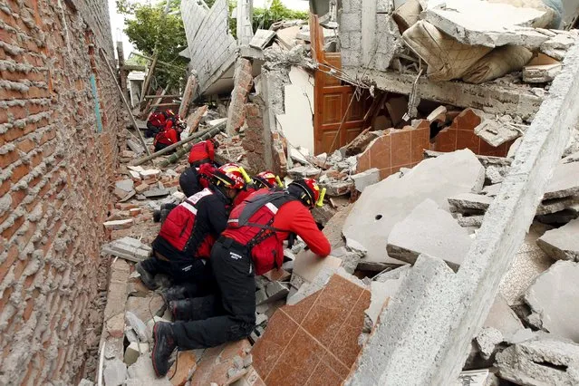 Firemen work after an earthquake struck off Ecuador's Pacific coast, at Tarqui neighborhood in Manta April 17, 2016. (Photo by Guillermo Granja/Reuters)