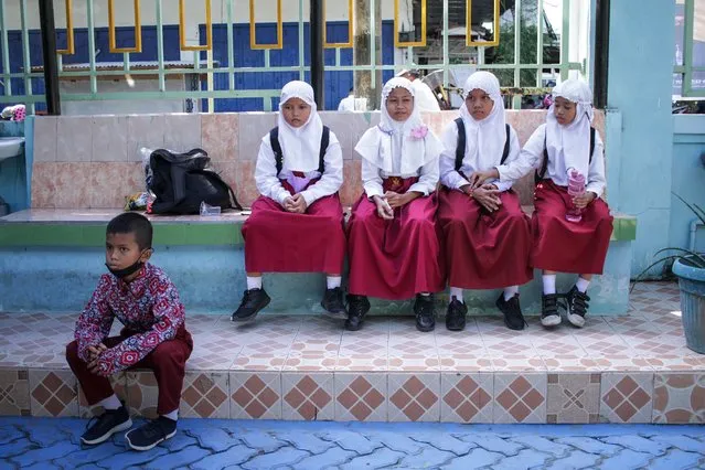 Children are seen sitting waiting for an injection of the Sinovac Corona Covid-19 vaccine at a school, in Lhokseumawe, On January 20, 2022, Aceh Province, Indonesia. The Indonesian government is campaigning for the Covid-19 vaccination for children aged 6-11 years as a national vaccination program to accelerate herd immunity. (Photo by Fachrul Reza/NurPhoto via Getty Images)