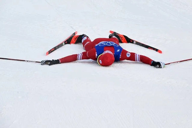 Russia's Alexander Bolshunov reacts after crossing the finish to win Gold in the men's 50km mass start free event, which was shortened to 30km due to high winds, on February 19, 2022 at the Zhangjiakou National Cross-Country Skiing Centre, during the Beijing 2022 Winter Olympic Games. (Photo by Christof Stache/AFP Photo)