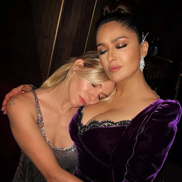 Mexican-American actress Salma Hayek and American-English actress Sienna Miller catch a few winks at the BAFTAs on March 13, 2022 in London, England. (Photo by salmahayek/Instagram)