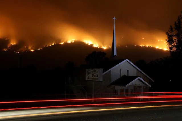 The Detwiler Fire burns in the hills above town on July 18, 2017 in Mariposa, California. More than 1,400 firefighters are battling the Detwiler Fire that has burned more than 25,000 acres, forced hundreds to evacuate and destroyed at least 8 structures. The fire is five percent contained. (Photo by Justin Sullivan/Getty Images)