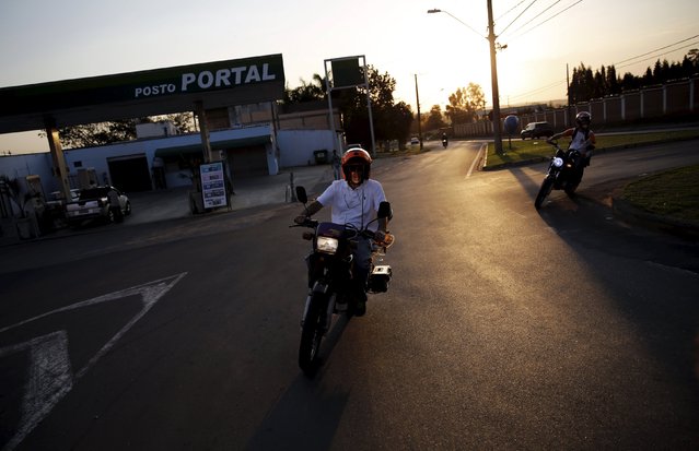 Ricardo Azevedo rides his Honda NX 200 motorbike, which he has converted to be powered by water, in Salto, northwest of Sao Paulo, Brazil, August 6, 2015. (Photo by Nacho Doce/Reuters)