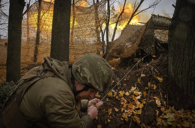 A serviceman of the 13th Brigade of the National Guard of Ukraine fires Giatsint-B gun towards Russian positions near Kharkiv, Ukraine, Wednesday, November 6, 2024. (Photo by Efrem Lukatsky/AP Photo)