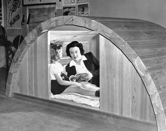 Portable solid timber bomb shelter is large enough for three persons and takes only 10 minutes to erect June 2, 1942 in New York. No metal, not even nails, is used in its construction. The invention of C. Boissevain of New York, the shelter is on exhibition at the 1942 inventors' exposition sponsored by the American Hobby Federation in New York. (Photo by AP Photo)