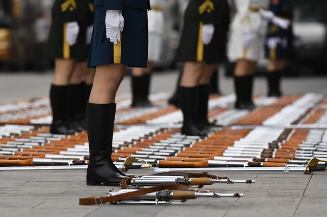 Members of a Chinese military honour guard stand behind their rifles as they prepare for a welcome ceremony for Uzbekistan President Shavkat Mirziyoyev outside the Great Hall of the People in Beijing on May 12, 2017. Mirziyoyev is on a state visit to China to attend the Belt and Road Forum for International Cooperation. (Photo by Greg Baker/AFP Photo)