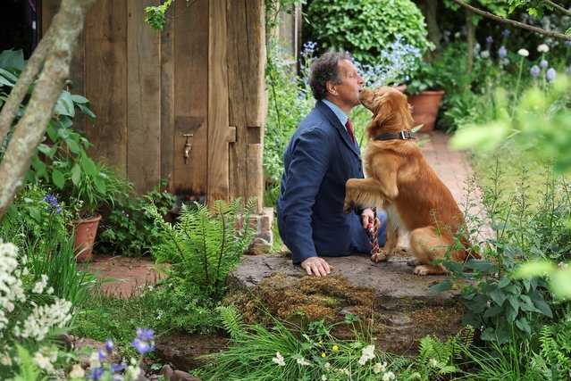 Gardening expert Monty Don plays with his dog, Ned, at the RHS and BBC Radio 2 Dog Garden at the Chelsea Flower Show in London, Britain, on May 19, 2025. (Photo by Toby Melville/Reuters)