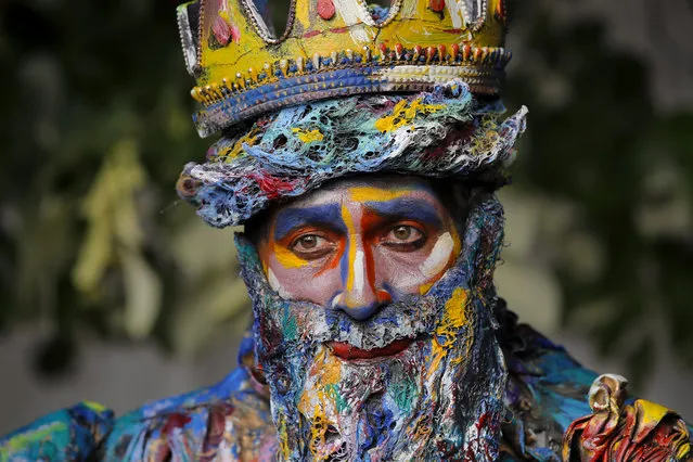 In this Sunday, May 27, 2018, photograph, an artist of Spain's Alucinarte Animacion Teatral performs the Neptune character at the Living Statues International Festival, in Bucharest, Romania. (Photo by Vadim Ghirda/AP Photo)