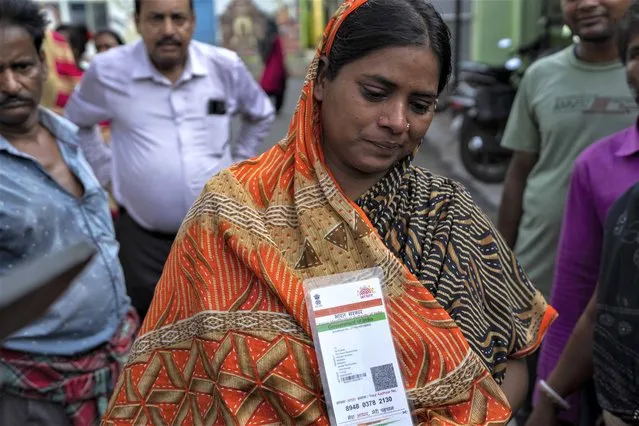 Bulti Khatun, whose husband is missing cries as she holds his Aadhaar card at a hospital in Balasore district, in the eastern state of Orissa, India, Sunday, June 4, 2023. (Photo by Rafiq Maqbool/AP Photo)