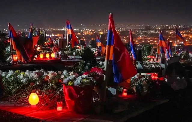 A view shows Yerablur Military Pantheon cemetery on the eve of the Armenian nationwide mourning to commemorate those killed in a conflict over the region of Nagorno-Karabakh in Yerevan, Armenia on December 18, 2020. (Photo by Artem Mikryukov/Reuters)