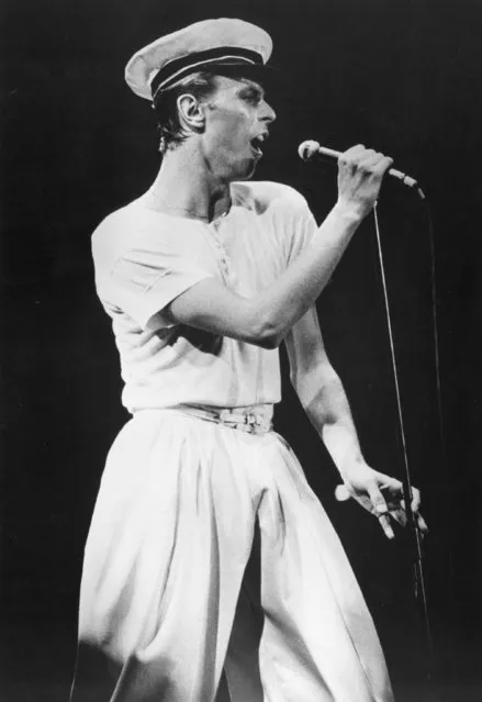 15th June 1978: David Bowie playing the City Hall Newcastle at the start of his 1978 British concert tour.  (Photo by Colin Davey/Evening Standard/Getty Images)
