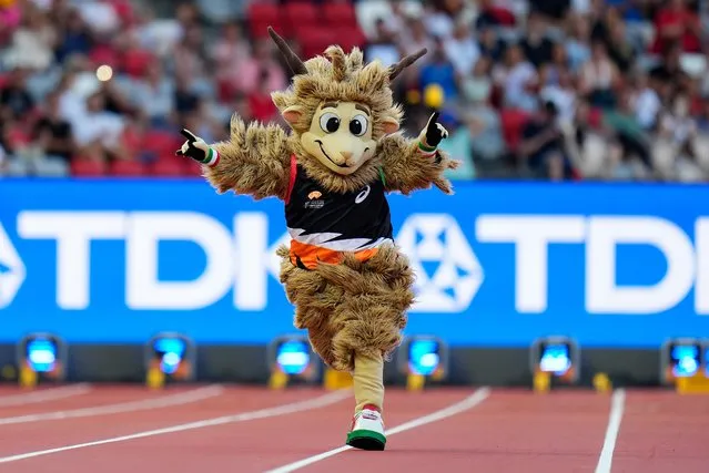 Games mascot Youhuu, a native Hungarian sheep runs down the track during the opening ceremony for the World Athletics Championships in Budapest, Hungary, Saturday, August 19, 2023. (Photo by Petr David Josek/AP Photo)