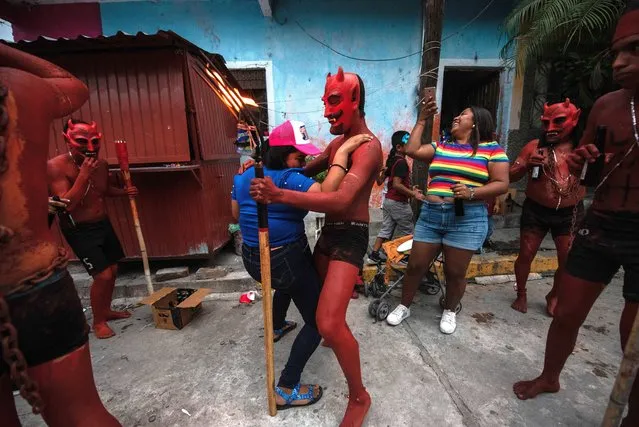 Residents of Jalcomulco, Veracruz, Mexico celebrate the traditional carnival dressed as “Los ninis”, a character based on the devils that dance through the streets during carnival day on June 4, 2022. (Photo by Hector Adolfo Quintanar Perez/ZUMA Press Wire/Rex Features/Shutterstock)