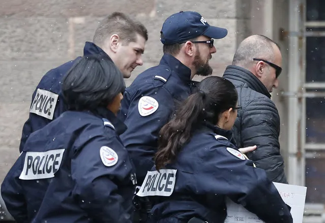 Former Kosovo prime minister Ramush Haradinaj, right, is rushed by police officers inside the Colmar courthouse, eastern France, Thursday January 5, 2017. Haradinaj is facing possible extradition to Serbia to face war crimes charges after being arrested at a French airport. (Photo by Jean-Francois Badias/AP Photo)