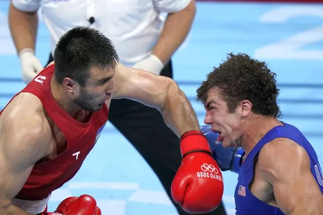 Uzbekistan's Bakhodir Jalalov, left punches Richard Torrez Jr., from the United States during their men's super heavyweight over 91-kg boxing gold medal match at the 2020 Summer Olympics, Sunday, August 8, 2021, in Tokyo, Japan. (Photo by Frank Franklin II/AP Photo)
