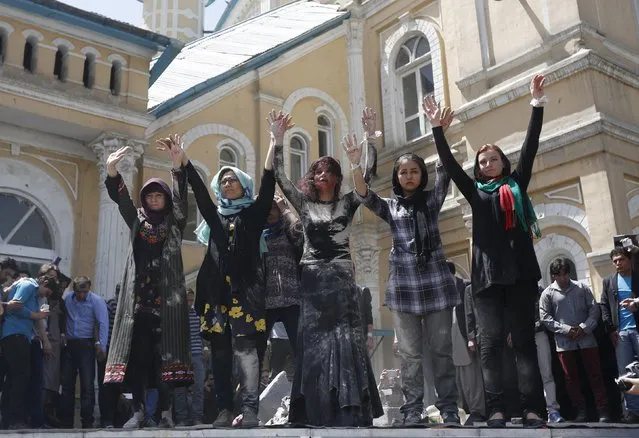 Afghan artists perform a re-enactment of the lynching of Farkhunda, a 27-year old woman, to protest against her killing in Kabul, April 27, 2015. (Photo by Omar Sobhani/Reuters)