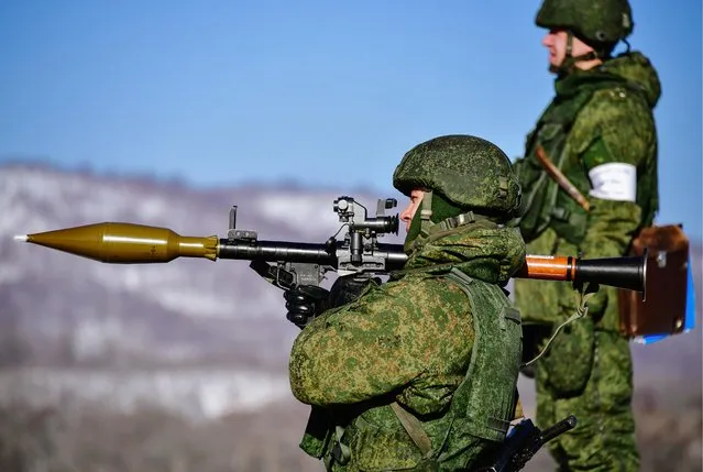 A marine aims an RPG-7, a portable rocket- propelled grenade launcher, during military exercises conducted by the Russian Pacific Fleet' s naval infantry unit at the Bamburovo firing range on February 2, 2017. (Photo by Yuri Smityuk/TASS)