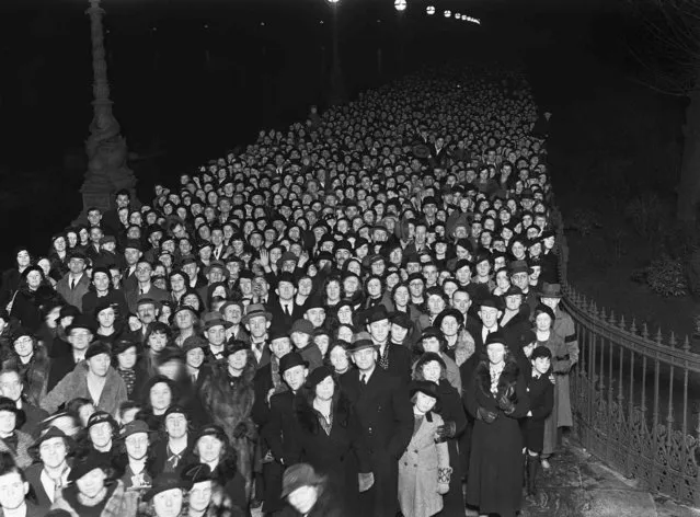 The long, never ending queue of pilgrims to Westminster Hall to pay homage to King George V, was still some two miles long in London, on January 26, 1936. (Photo by AP Photo, File)