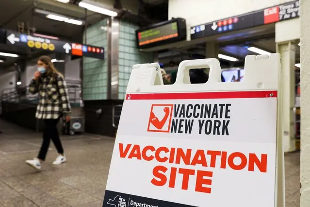 Signage for a vaccination site is seen in a subway station as the Omicron coronavirus variant continues to spread in Manhattan, New York, U.S., December 7, 2021. (Photo by Andrew Kelly/Reuters)