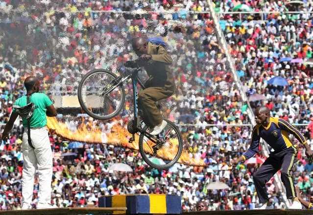 Members of the Zimbabwe's police perform during the country's 36th Independence anniversary celebrations in Harare, April 18, 2016. (Photo by Philimon Bulawayo/Reuters)