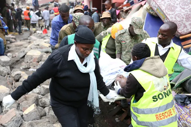 Paramedics evacuate a man rescued from the rubble of a six-storey building that collapsed after days of heavy rain, in Nairobi, Kenya April 30, 2016. (Photo by Reuters/Stringer)
