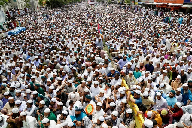 Supporters of the “Islami Andolan Bangladesh” Islamist political organization attend Friday noon prayers as they gather for a rally in front of the National Mosque at Paltan to protest against the statue of Greek Goddess from Supreme Court in Dhaka, Bangladesh, 21 April 2017. Reports state protesters are demanding the removal of a statue of the Greek goddess of justice that was placed outside the Supreme Court in December, arguing the statue goes against Islam. (Photo by  Abir Abdullah/EPA)