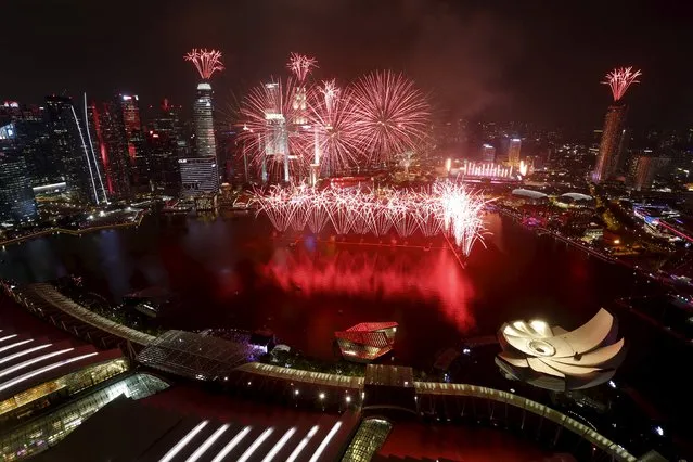 Fireworks explode over Marina Bay during Singapore's Golden Jubilee celebrations, in Singapore August 9, 2015. Singapore marks 50 years of independence on Sunday. An island of 5.5 million people that sits just north of the equator, what was a post-colonial backwater at independence from Malaysia in 1965 is now a global business hub whose economic and social model is the envy of nations around the world. (Photo by Tan Shung Sin/Reuters)