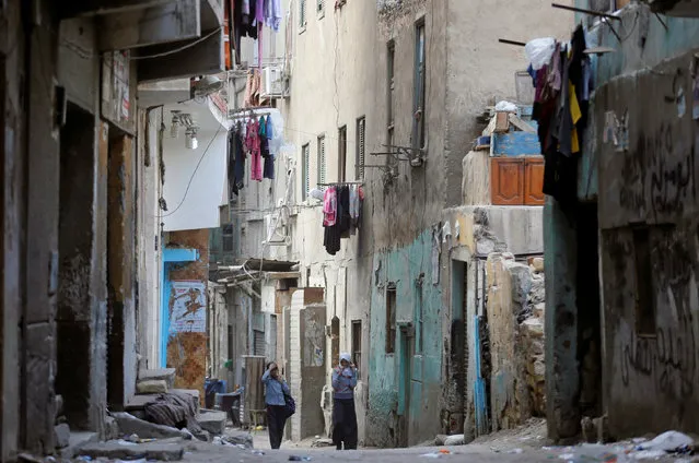 Children walk between old buildings at Manshiet Nasser shanty town in the capital Cairo, Egypt February 13, 2017. (Photo by Amr Abdallah Dalsh/Reuters)