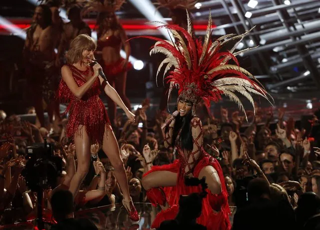 Taylor Swift (L) performs “Bad Blood” with Nicki Minaj at the 2015 MTV Video Music Awards in Los Angeles, California August 30, 2015. (Photo by Mario Anzuoni/Reuters)