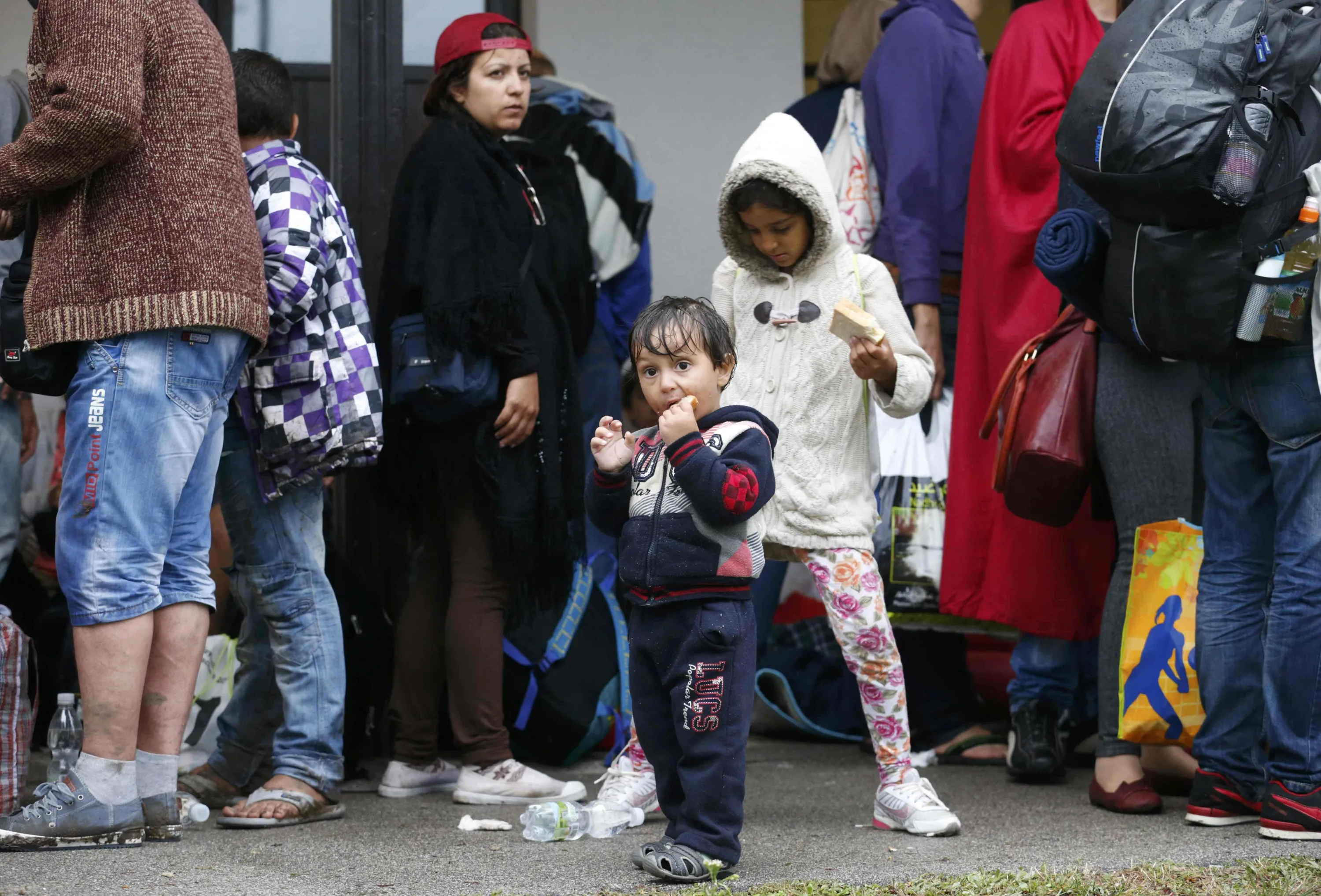 Young Migrants (100+ Photos)