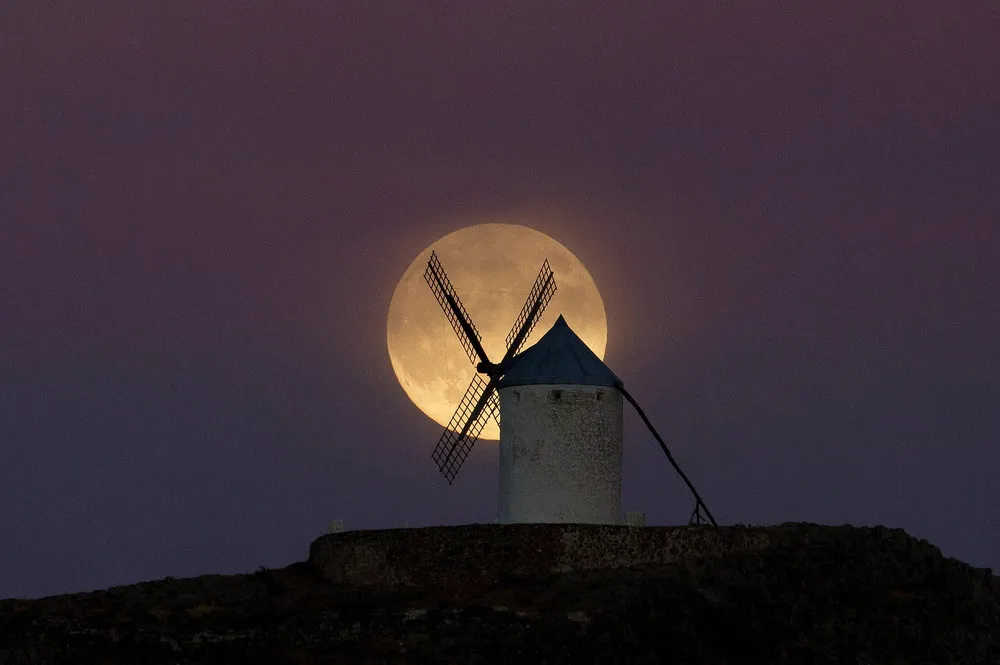 Supermoon Finale Lights Up the Night