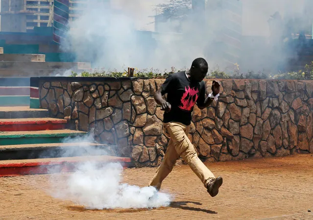 A supporter of the opposition National Super Alliance (NASA) coalition, runs from tear gas fired by policemen during a protest calling for the sacking of election board officials involved in August's cancelled presidential vote, in Nairobi, Kenya on October 9, 2017. (Photo by Thomas Mukoya/Reuters)