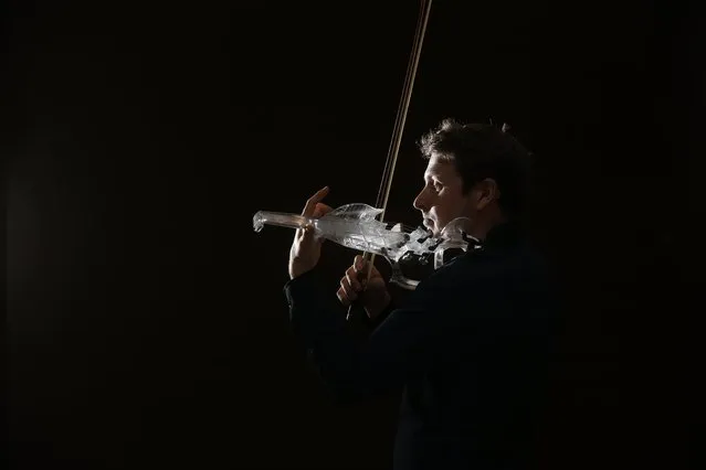 French engineer and professional violinist Laurent Bernadac plays the “3Dvarius”, a 3D printed violin made of transparent resin, during an interview with Reuters in Paris, France, September 11, 2015. (Photo by Christian Hartmann/Reuters)