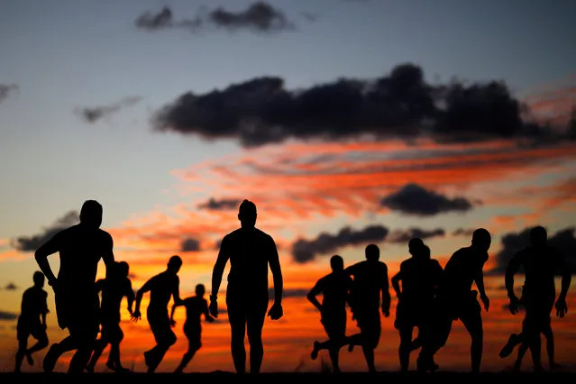 Youths train along the shore of the Mediterranean Sea in Ashkelon, Israel November 1, 2017. (Photo by Amir Cohen/Reuters)