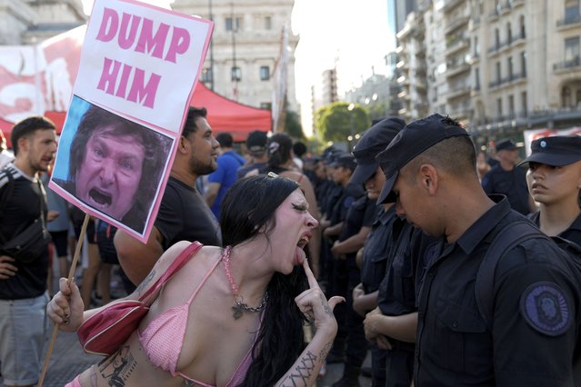 An anti-government protester taunts police guarding Congress where lawmakers are debating a bill promoted by Argentine President Javier Milei, in Buenos Aires, Argentina, Thursday, February 1, 2024. The bill includes a broad range of economic, administrative, criminal and environmental reforms. (Photo by Rodrigo Abd/AP Photo)
