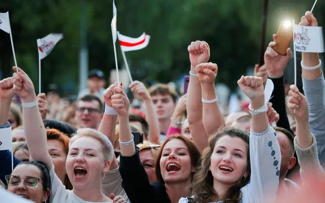 Supporters of presidential candidate Svetlana Tikhanouskaya attend an election campaign rally in Bobruisk, Belarus on July 25, 2020. (Photo by Vasily Fedosenko/Reuters)